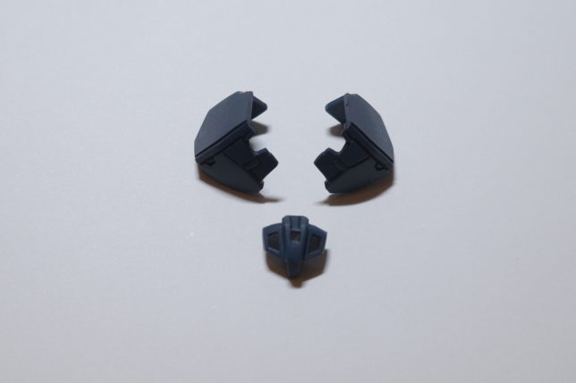 胸あてなども塗装しています。