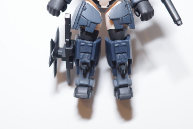 迅雷の足元は二色使い