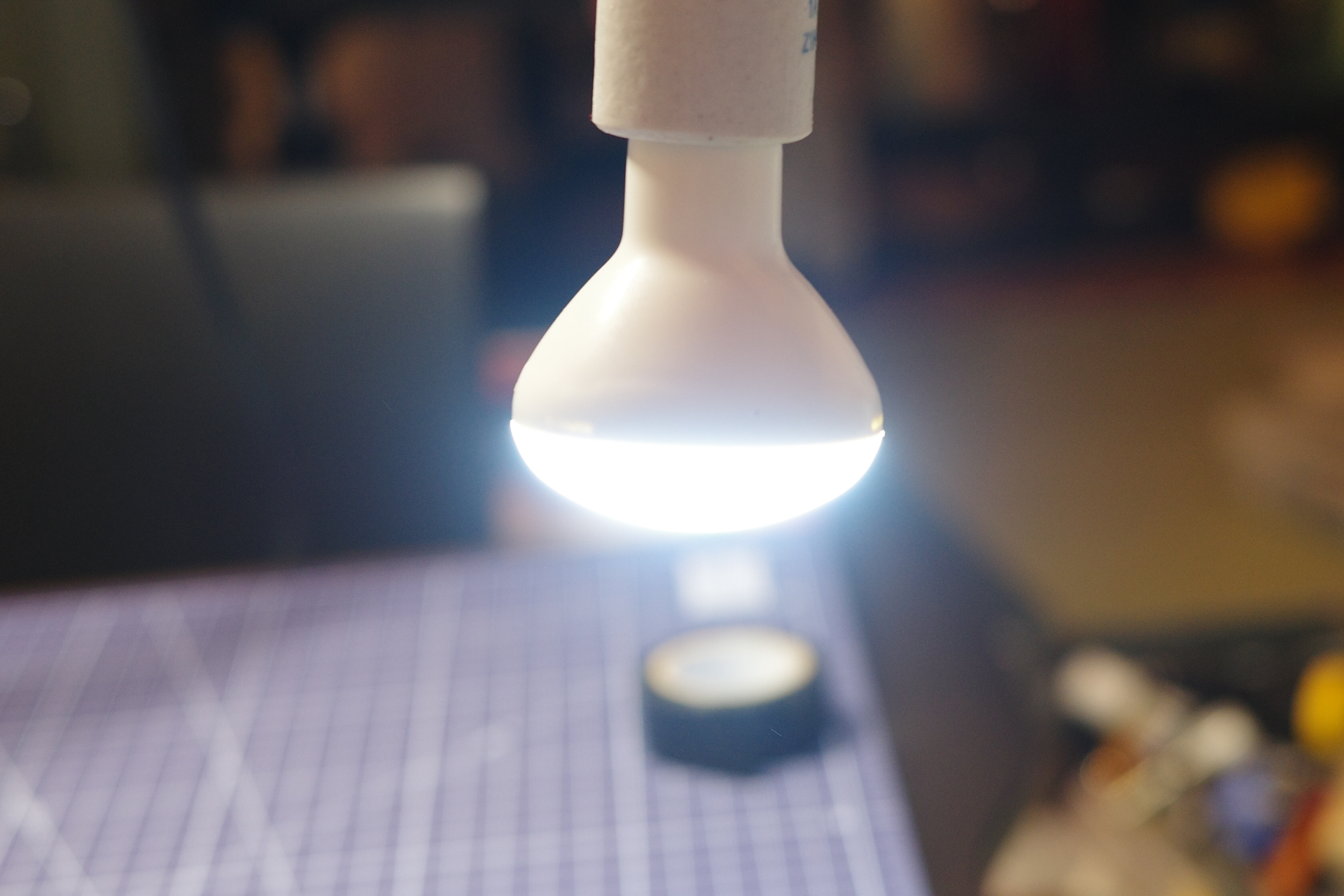 とりあえず電気が付くかチェック。