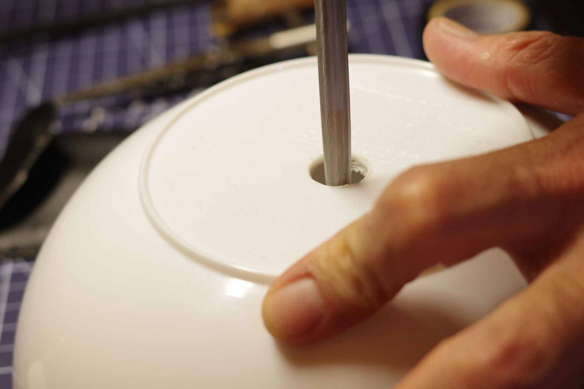 それでも足りなかったのでやすりで拡張。