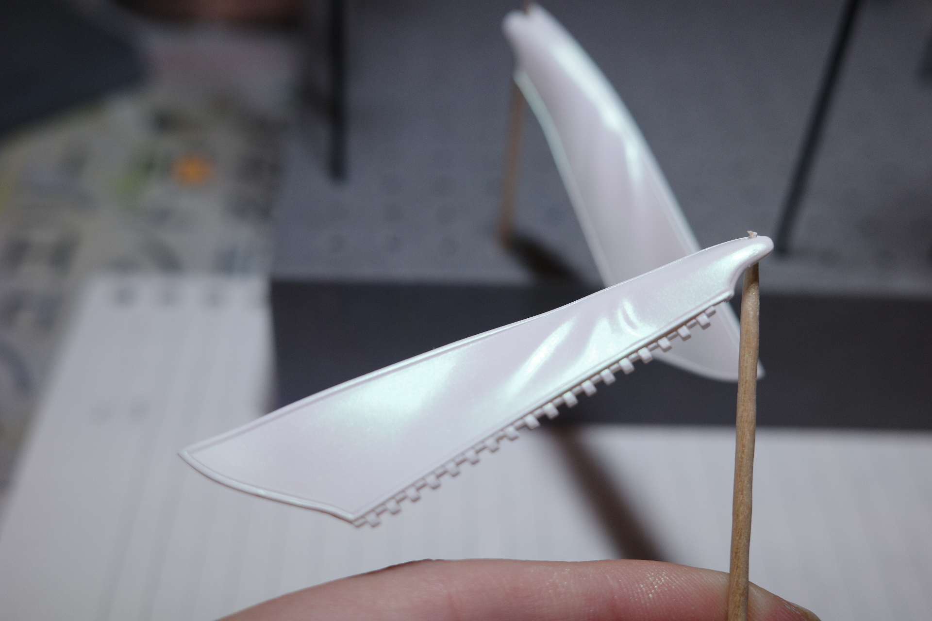 ピンク～グリーンの偏光が美しいガイアクリスタルカラー。トルマリーングリーン。